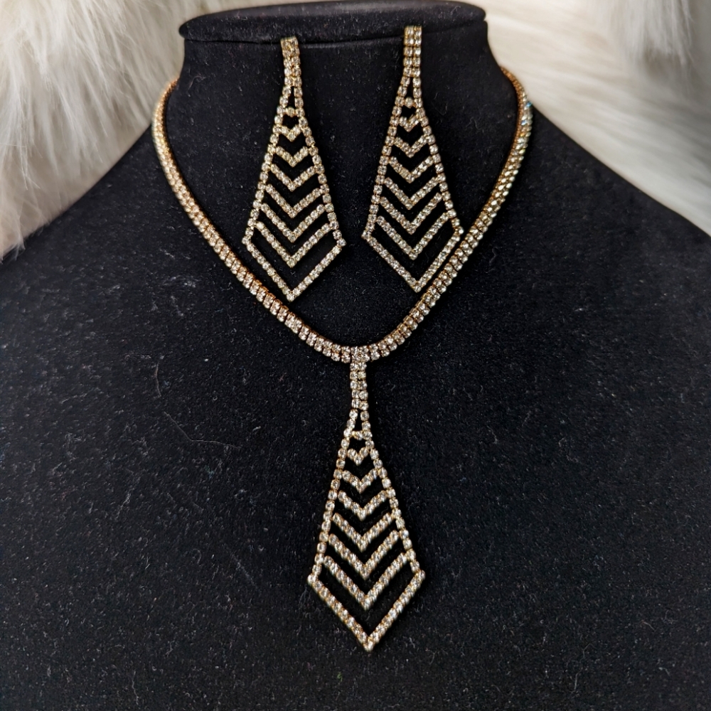 Tie Necklace with earrings